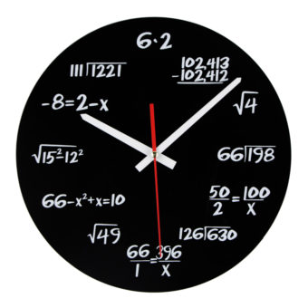 Horloge mathématiques imprimée sur plexi noir . haute qualité; originale. Formules mathématiques a la place des heures